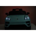 Modré vozidlo Porsche Macan