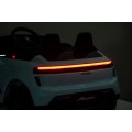 Modré vozidlo Porsche Macan