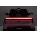 Ružové vozidlo Porsche Macan