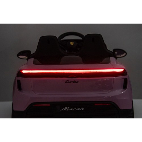 Ružové vozidlo Porsche Macan
