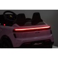 Ružové vozidlo Porsche Macan