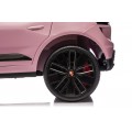 Ružové vozidlo Porsche Macan