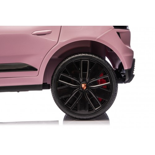 Ružové vozidlo Porsche Macan