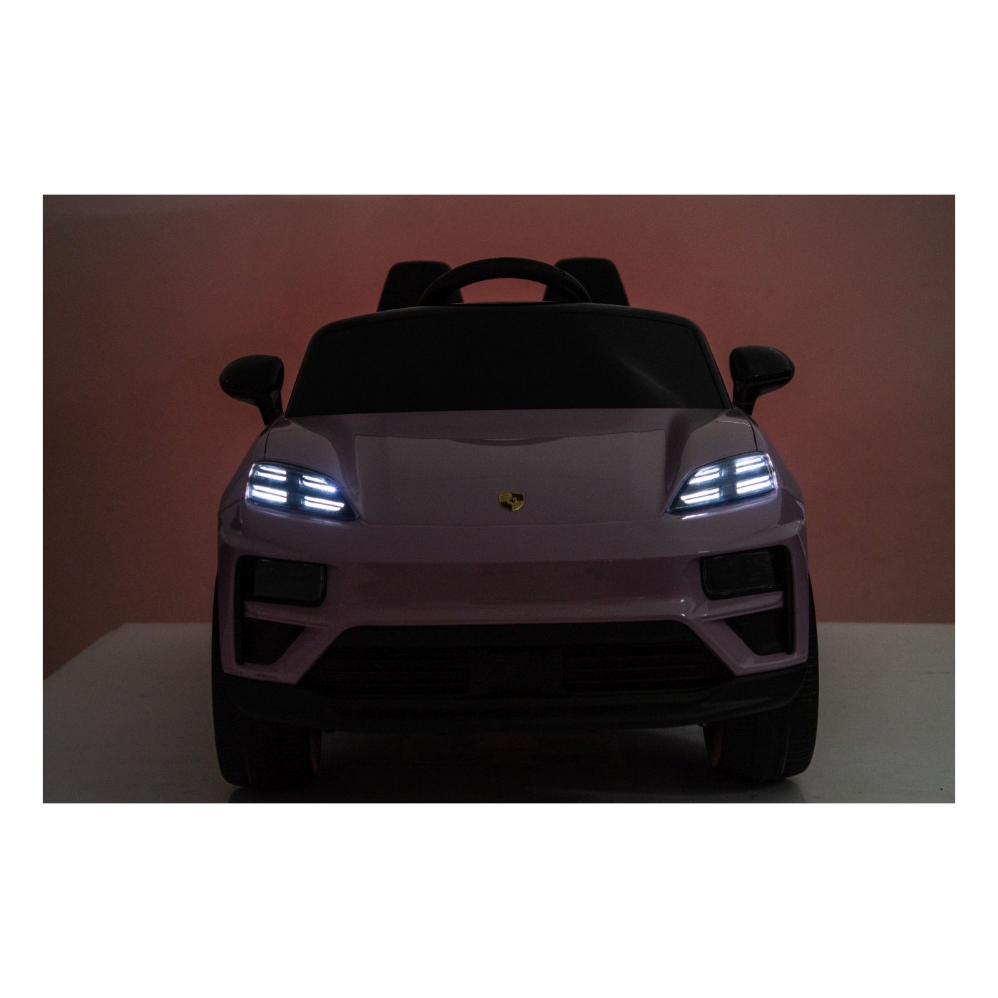 Ružové vozidlo Porsche Macan