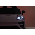 Ružové vozidlo Porsche Macan