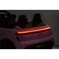 Ružové vozidlo Porsche Macan