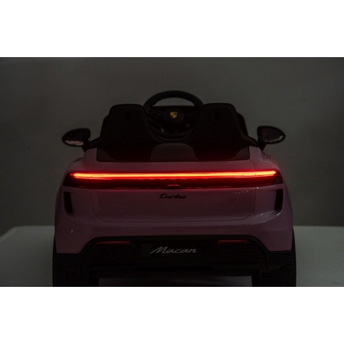 Ružové vozidlo Porsche Macan