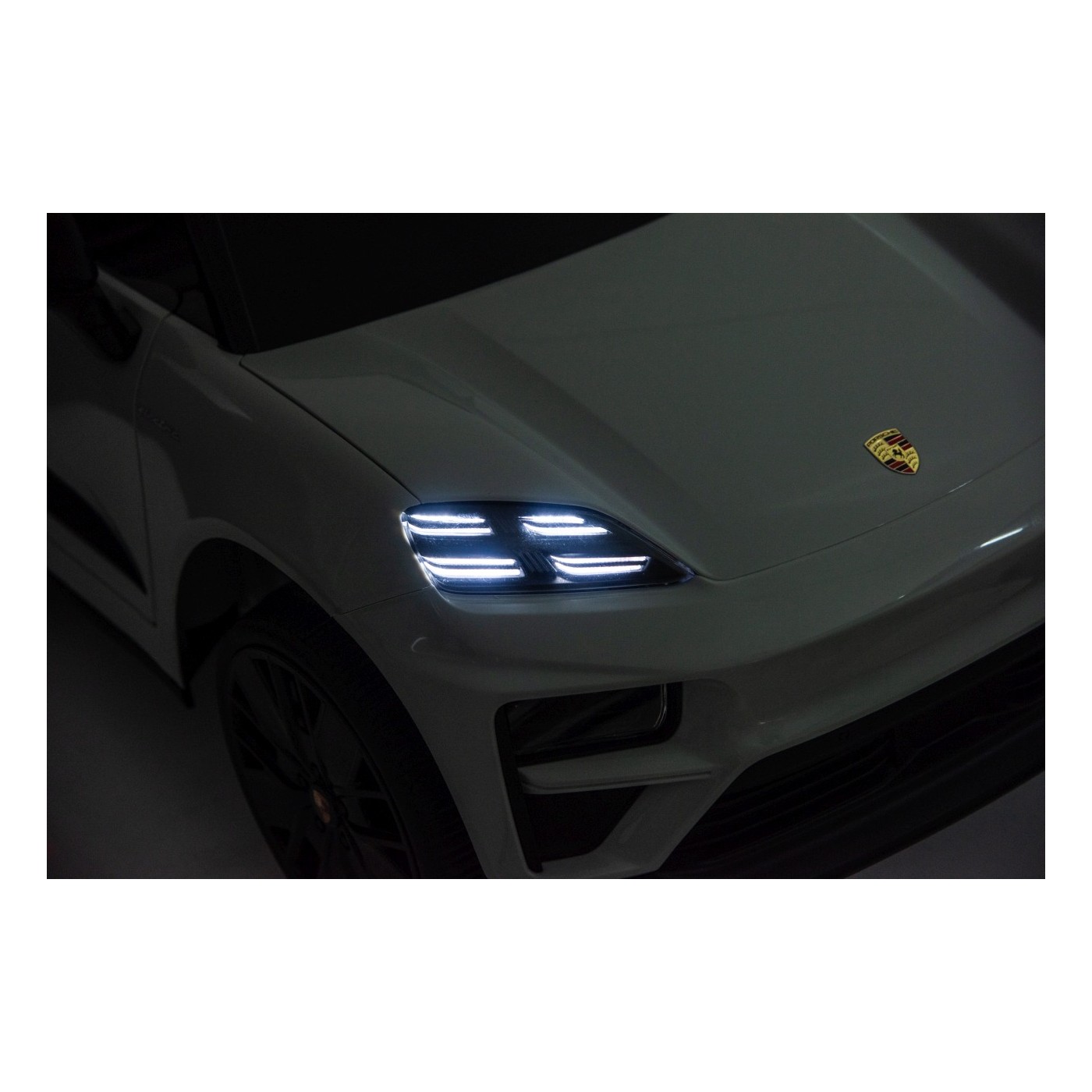 Ružové vozidlo Porsche Macan