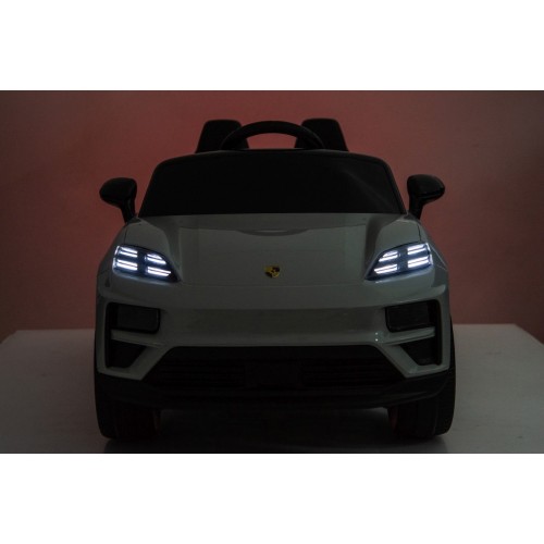 Ružové vozidlo Porsche Macan