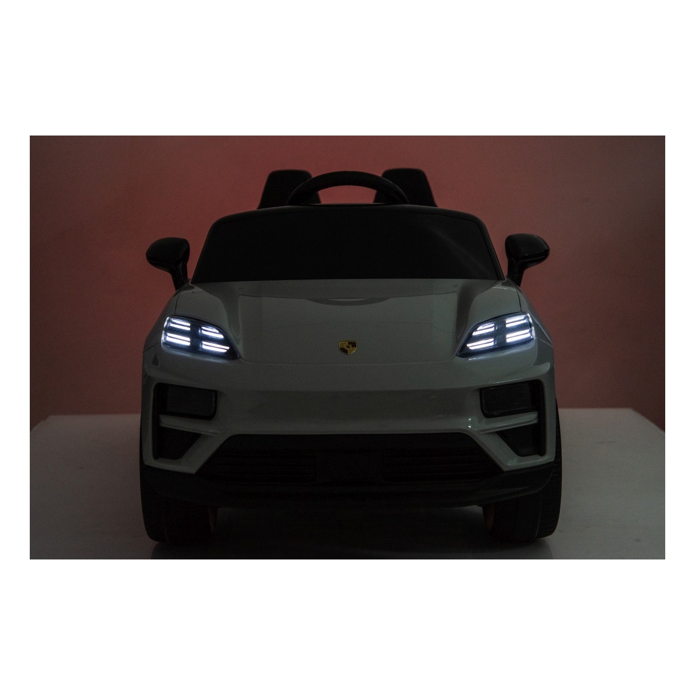 Ružové vozidlo Porsche Macan