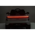 Ružové vozidlo Porsche Macan