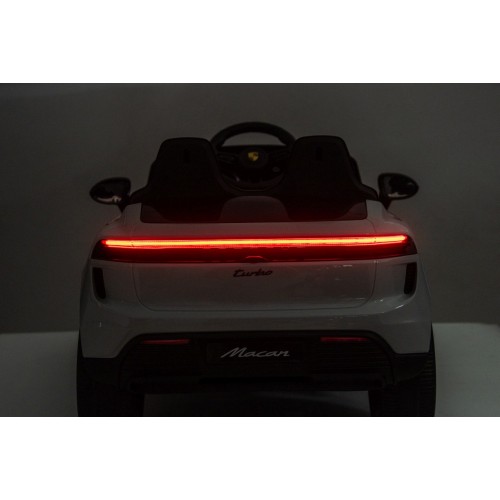 Ružové vozidlo Porsche Macan
