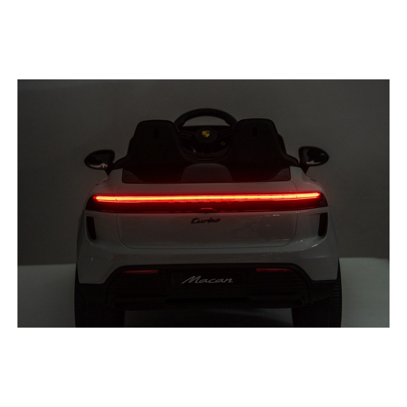 Ružové vozidlo Porsche Macan