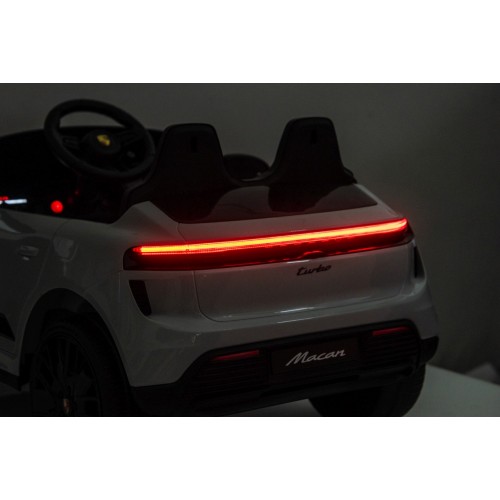 Ružové vozidlo Porsche Macan