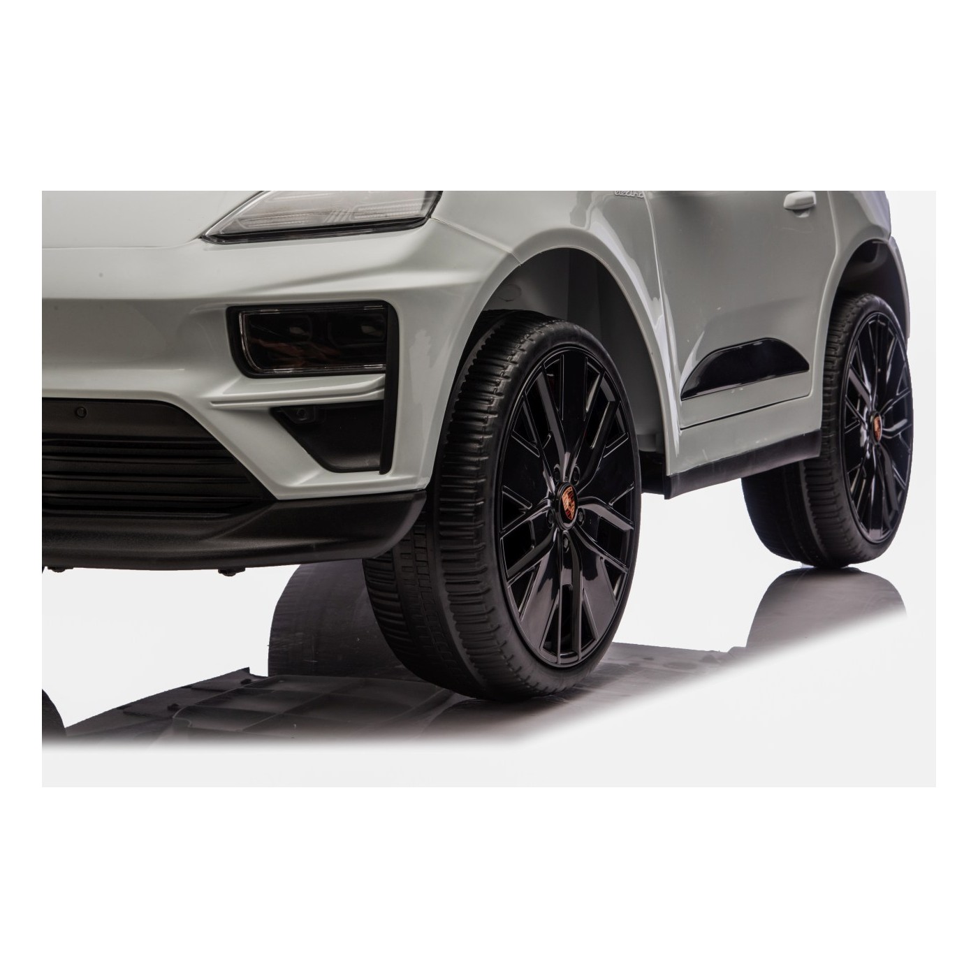 Vozidlo Porsche Macan sivá