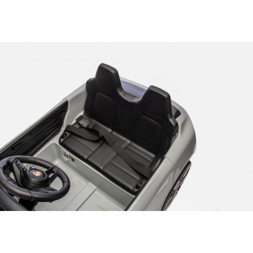 Vozidlo Porsche Macan sivá