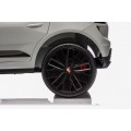 Vozidlo Porsche Macan sivá