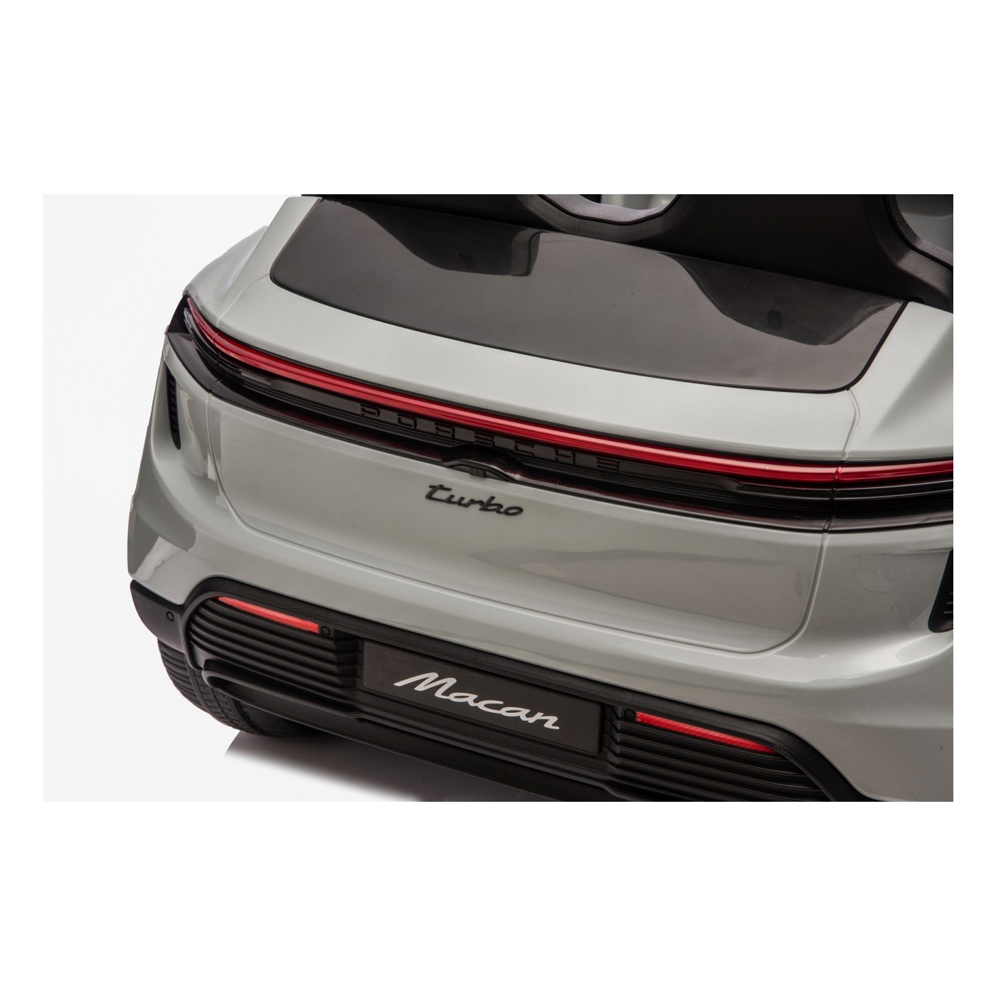 Vozidlo Porsche Macan sivá
