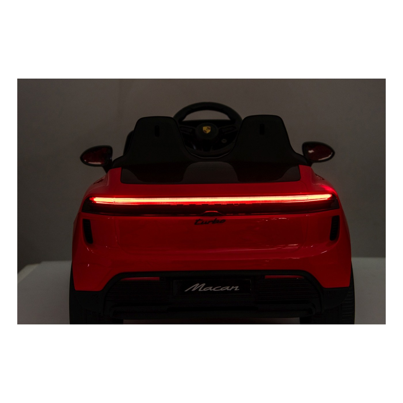 Červené vozidlo Porsche Macan