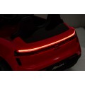 Červené vozidlo Porsche Macan