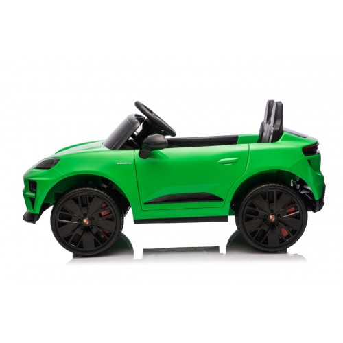 Zelené vozidlo Porsche Macan
