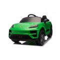 Zelené vozidlo Porsche Macan