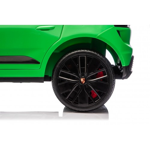 Zelené vozidlo Porsche Macan