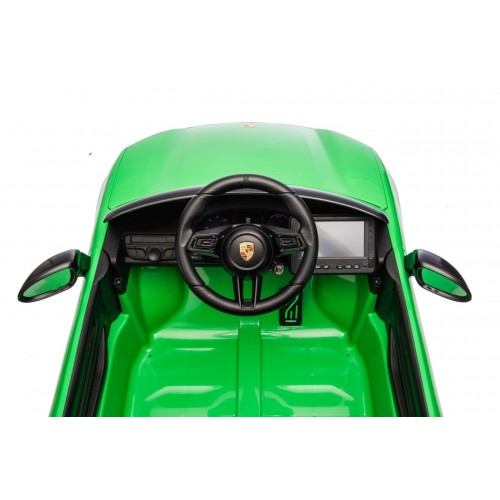 Zelené vozidlo Porsche Macan