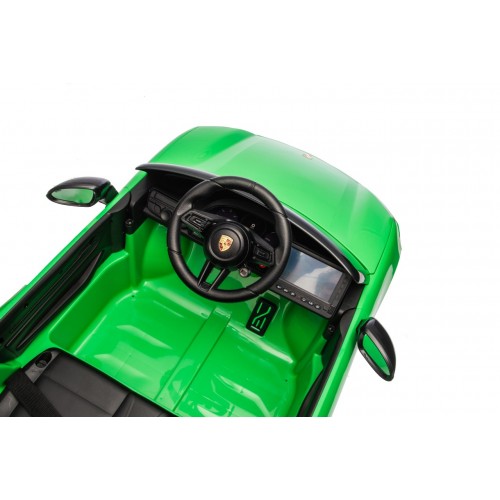 Zelené vozidlo Porsche Macan