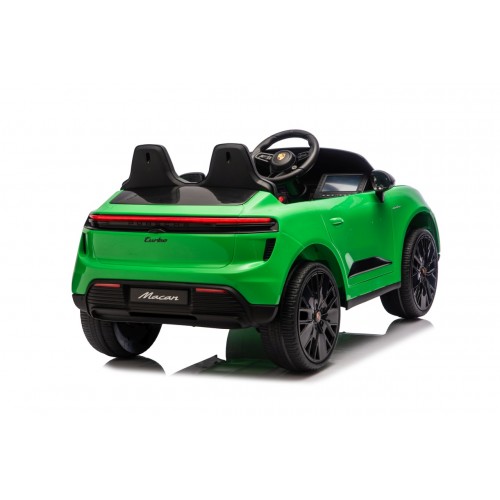 Zelené vozidlo Porsche Macan