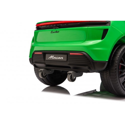 Zelené vozidlo Porsche Macan