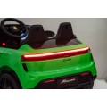 Zelené vozidlo Porsche Macan