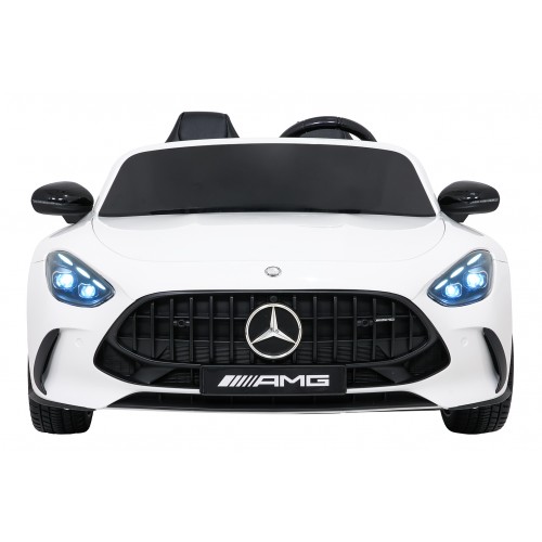 Vozidlo Mercedes Benz GT63 AMG bielej farby