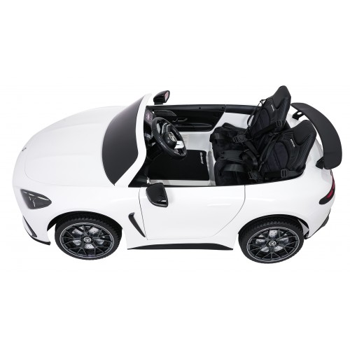 Vozidlo Mercedes Benz GT63 AMG bielej farby