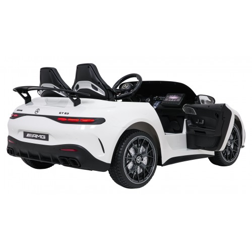 Vozidlo Mercedes Benz GT63 AMG bielej farby