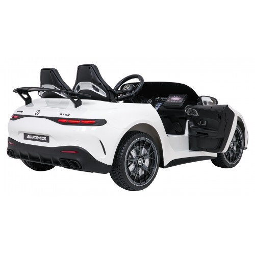 Vozidlo Mercedes Benz GT63 AMG bielej farby