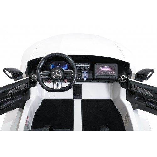 Vozidlo Mercedes Benz GT63 AMG bielej farby