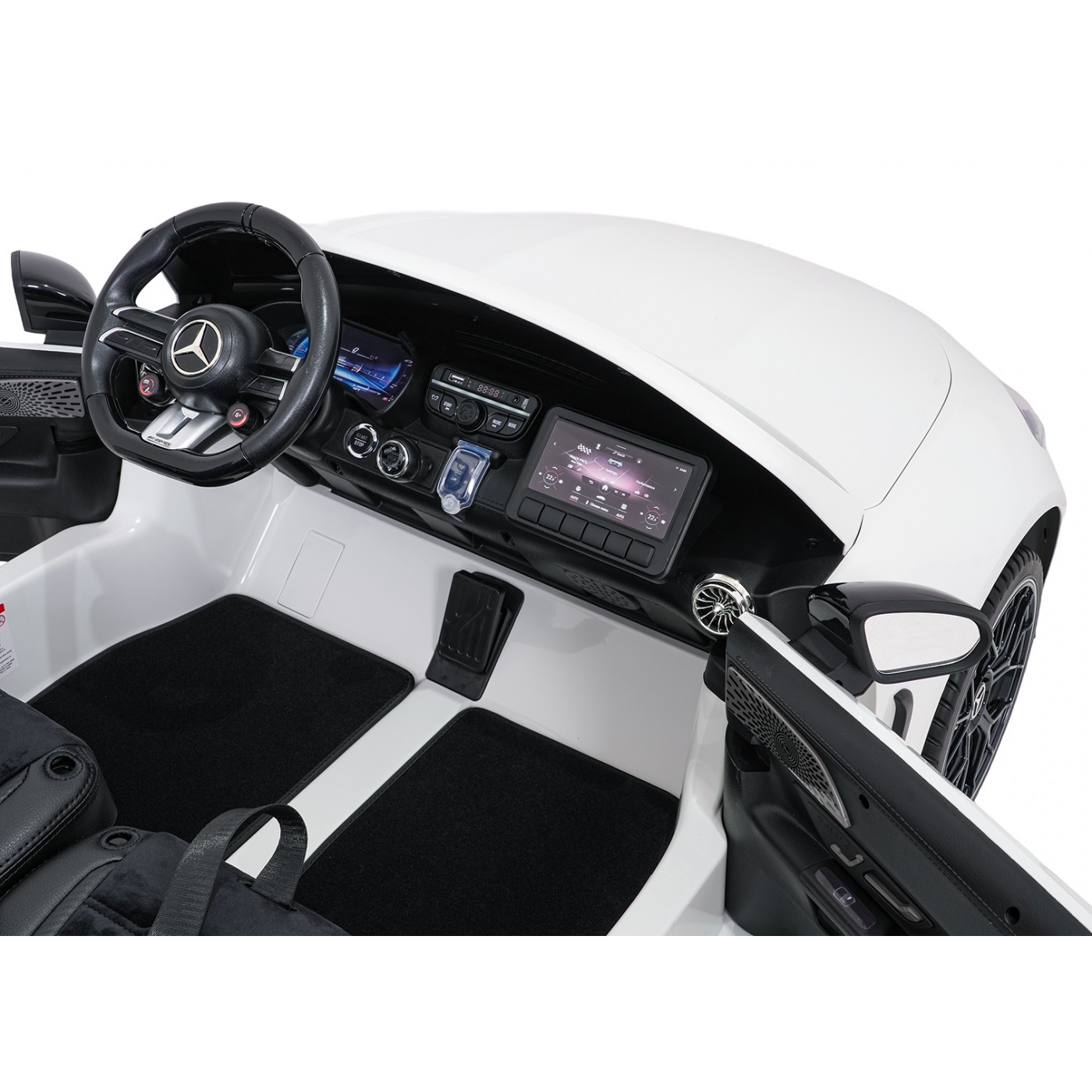 Vozidlo Mercedes Benz GT63 AMG bielej farby