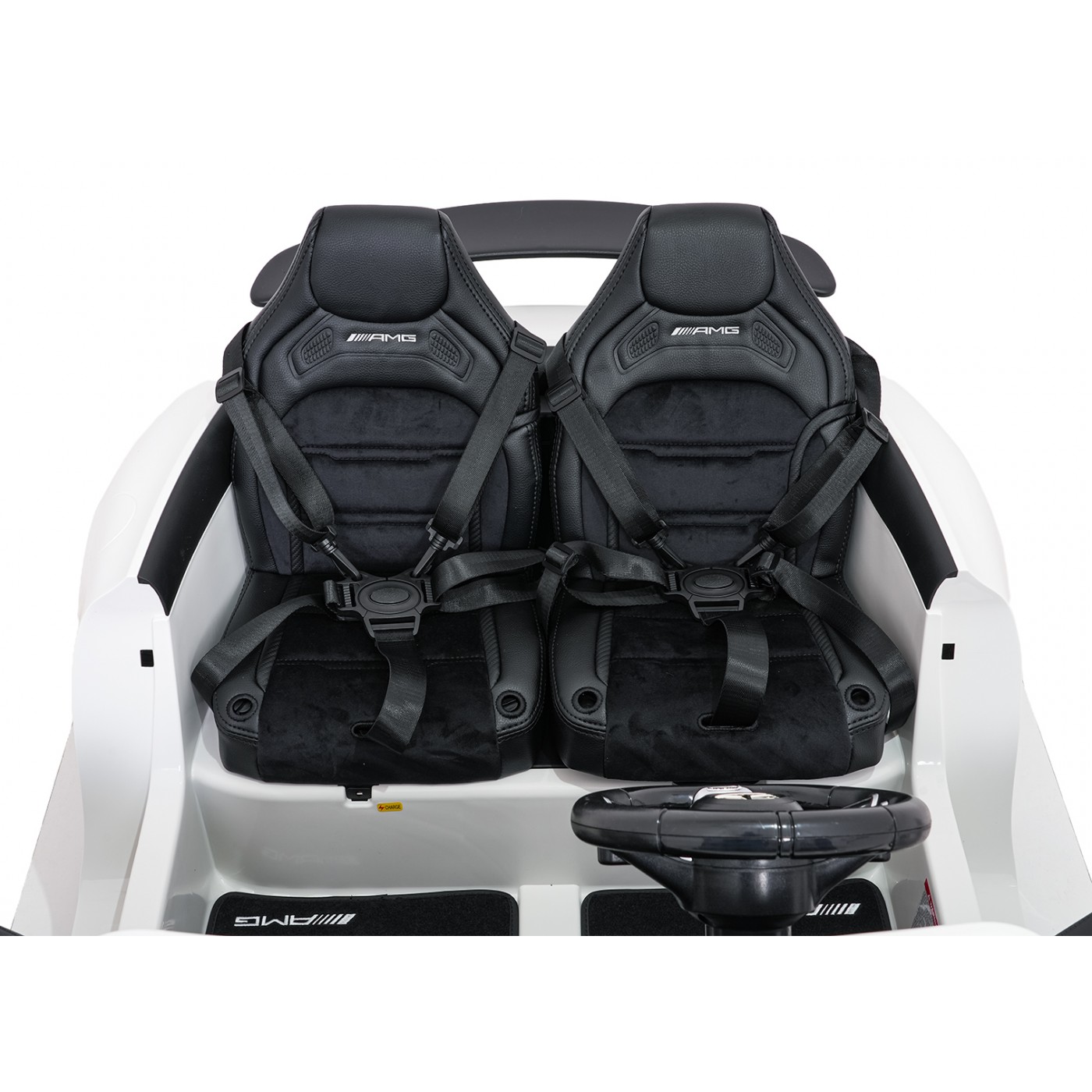 Vozidlo Mercedes Benz GT63 AMG bielej farby