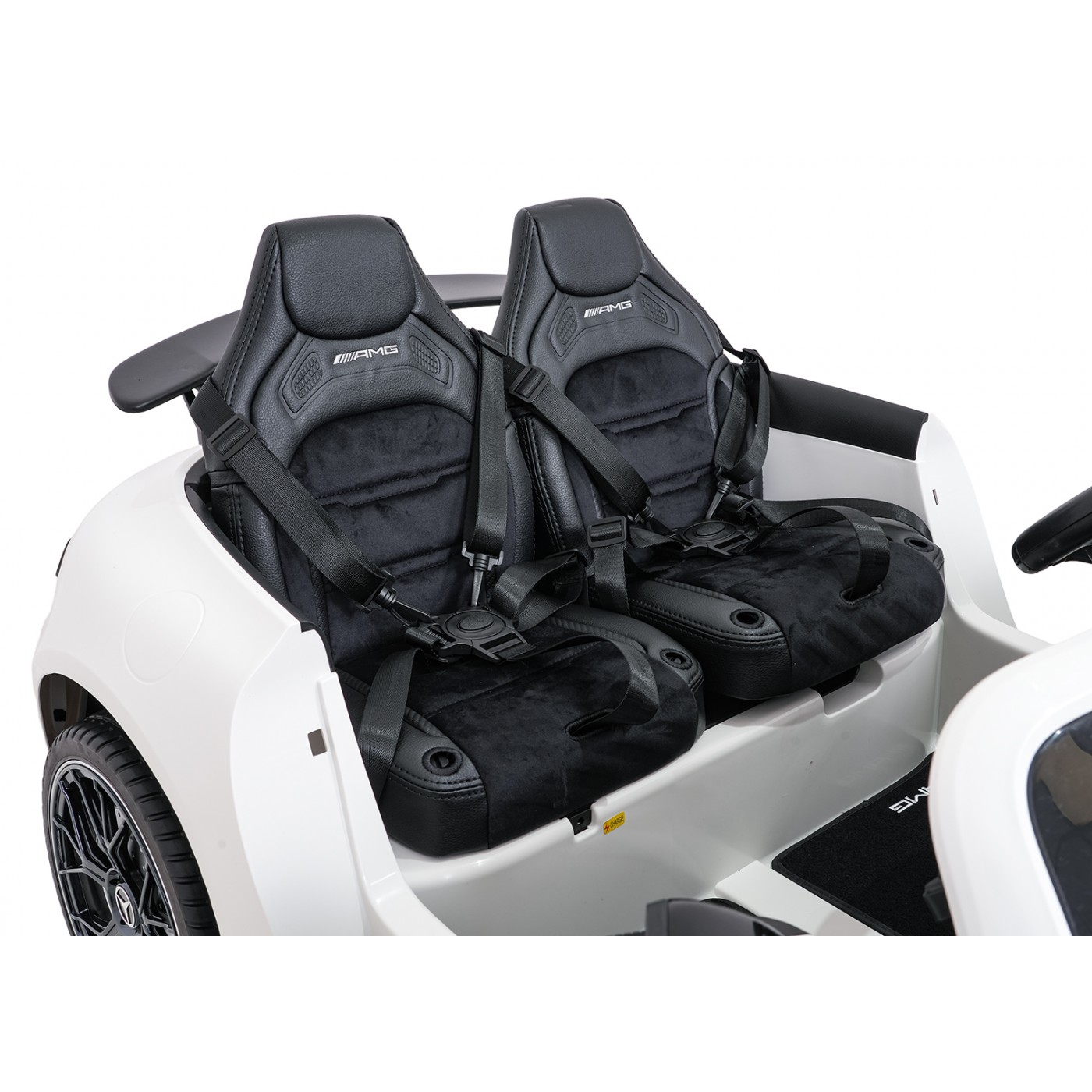 Vozidlo Mercedes Benz GT63 AMG bielej farby