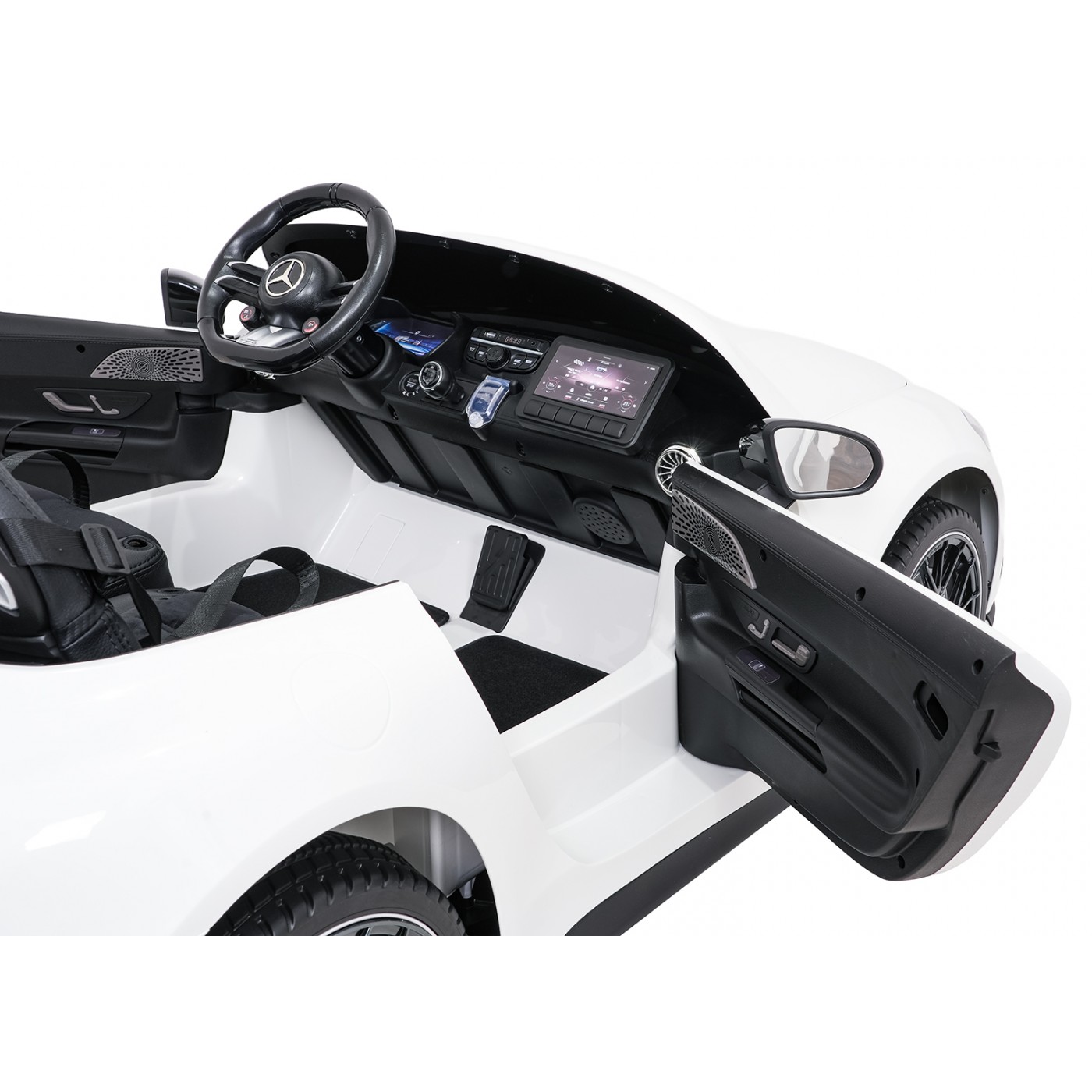 Vozidlo Mercedes Benz GT63 AMG bielej farby