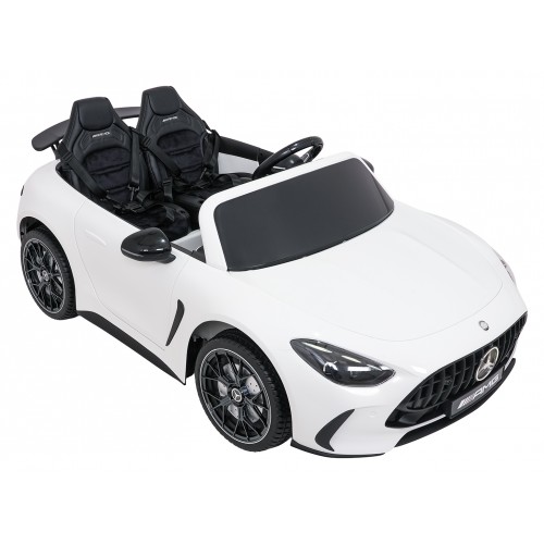 Vozidlo Mercedes Benz GT63 AMG bielej farby