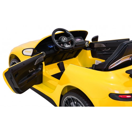 Vozidlo Mercedes Benz GT63 AMG žlté