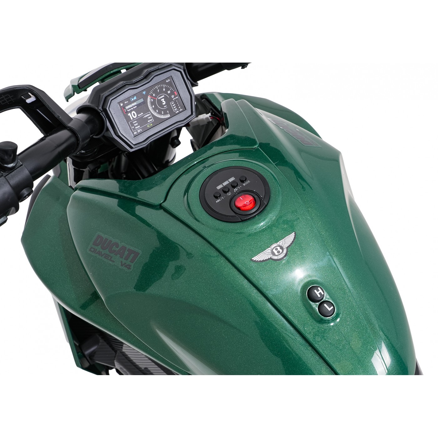 Motor vozidla Ducati Diavel x Bentley Green