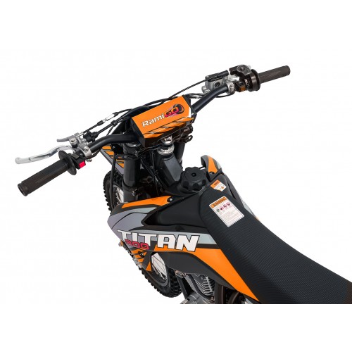 Vozidlo s oranžovým spaľovacím motorom TITAN 300cc