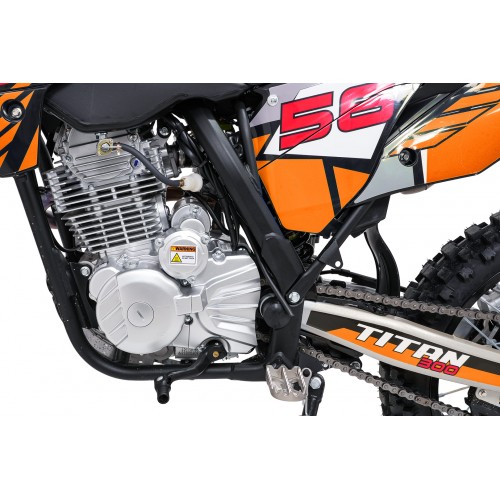 Vozidlo s oranžovým spaľovacím motorom TITAN 300cc