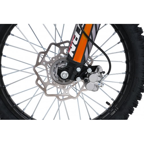 Vozidlo s oranžovým spaľovacím motorom TITAN 300cc