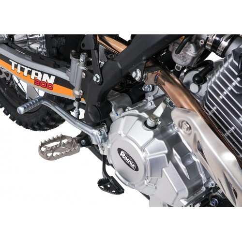 Vozidlo s oranžovým spaľovacím motorom TITAN 300cc