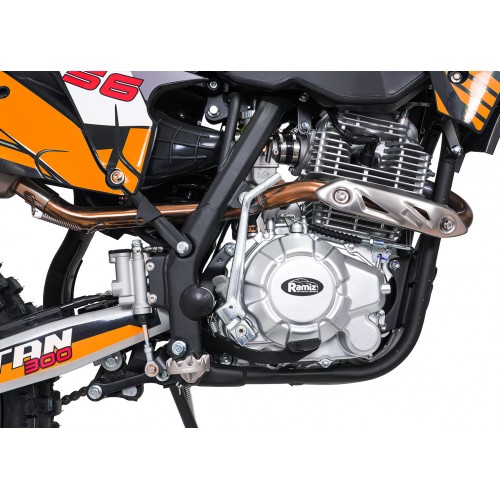 Vozidlo s oranžovým spaľovacím motorom TITAN 300cc