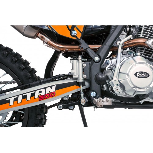 Vozidlo s oranžovým spaľovacím motorom TITAN 300cc